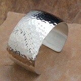 1-1/4&quot; Hammer texture cuff bracelet