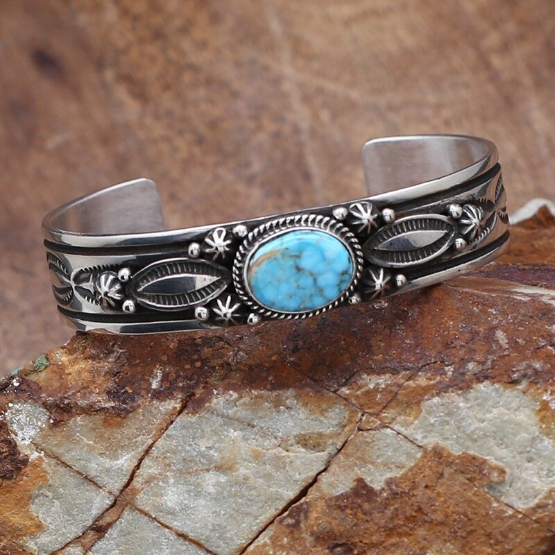 Small oval stone bracelet by Happy Piasso