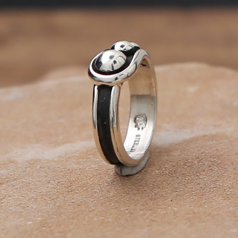 Thin 3-bead band ring