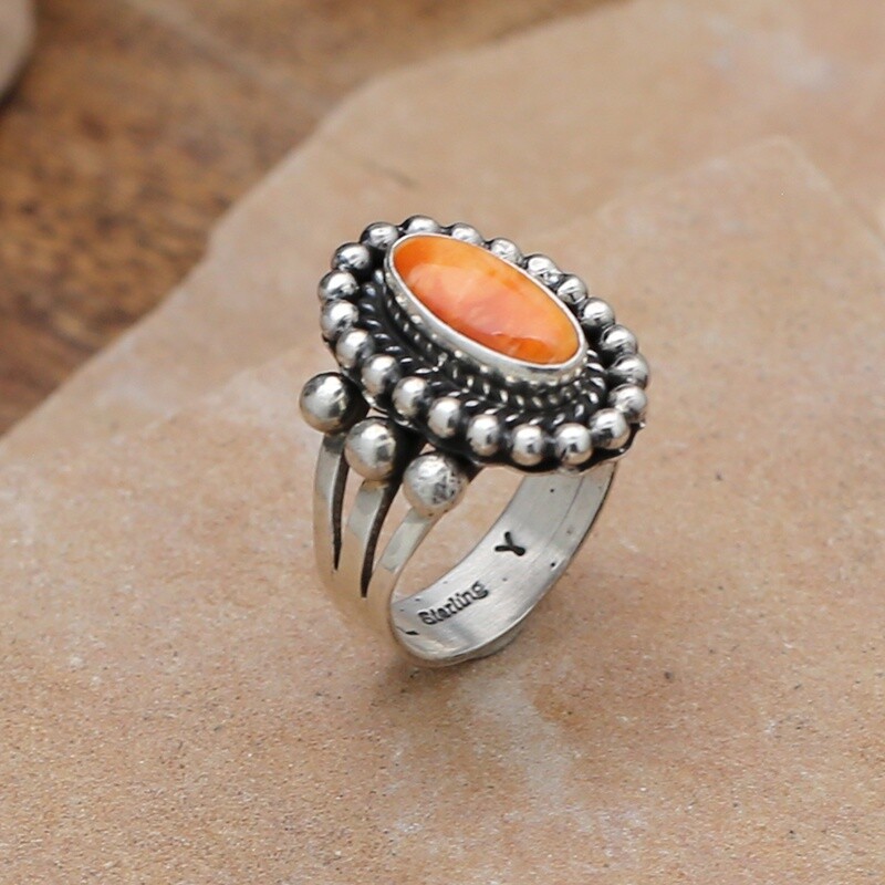 Oval spiny oyster shell ring
