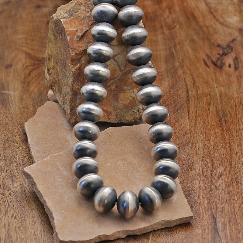 Large graduated Navajo pearls w/ 3 sizes of beads