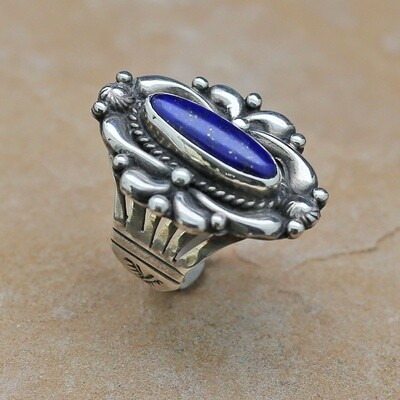 Lapis ring with Repousse´ details