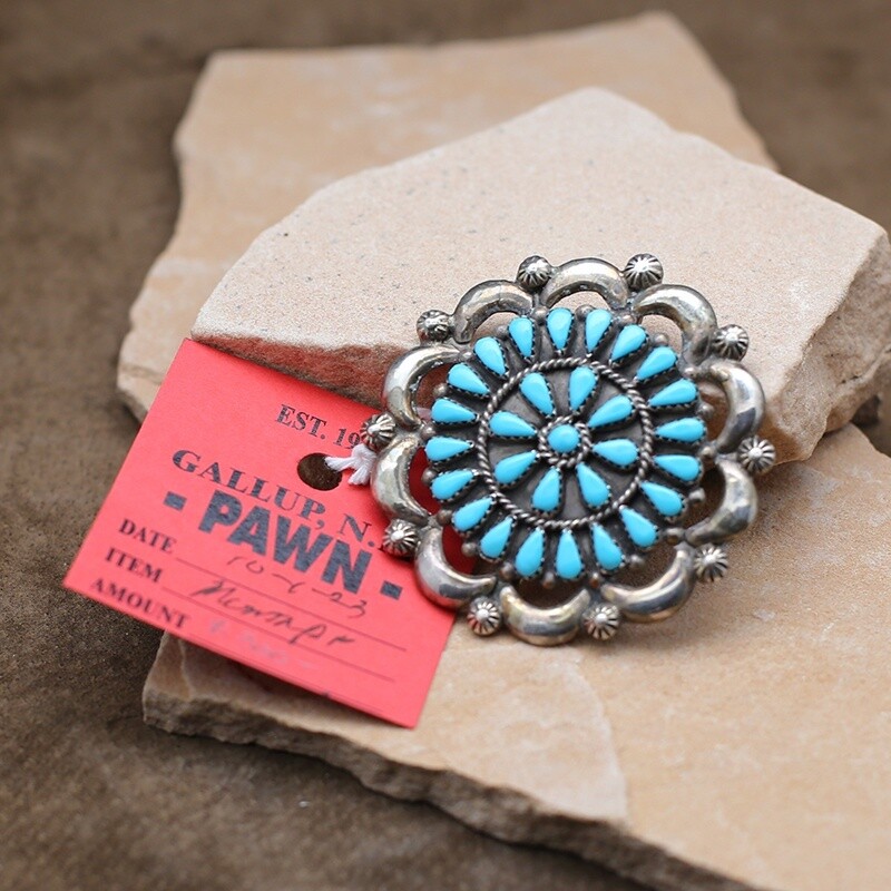 Zuni petti point pendant- Pawn