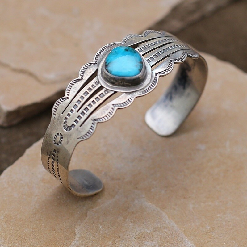 Vintage Navajo bracelet-Bisbee Turquoise