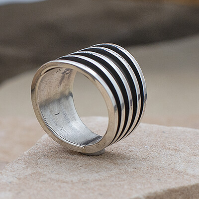 Tom Hawk large 4-row ring