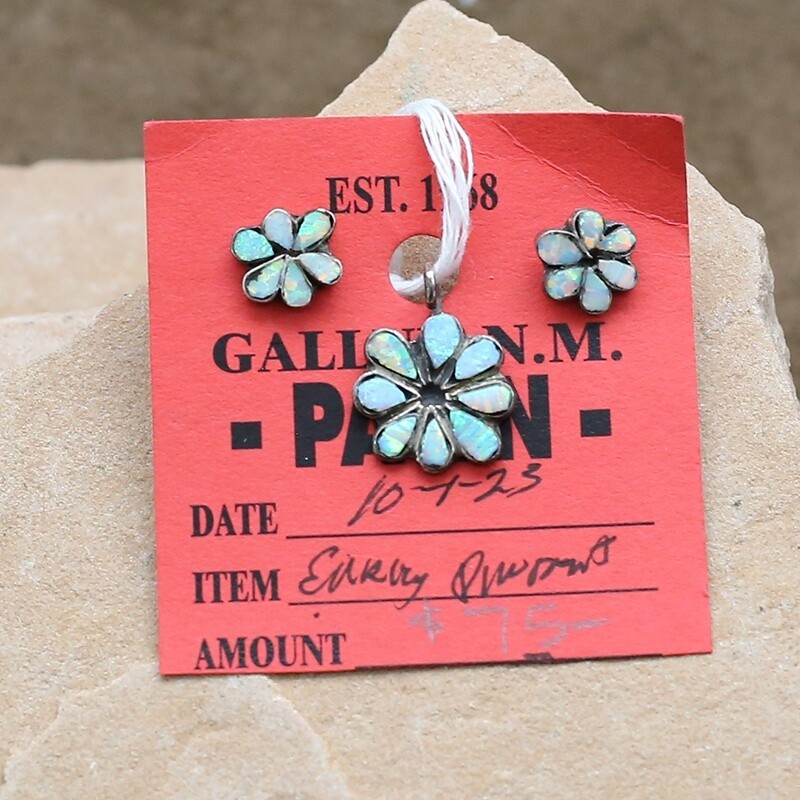 Pawn Jewelry- Flower design Zuni earring &amp; pend set