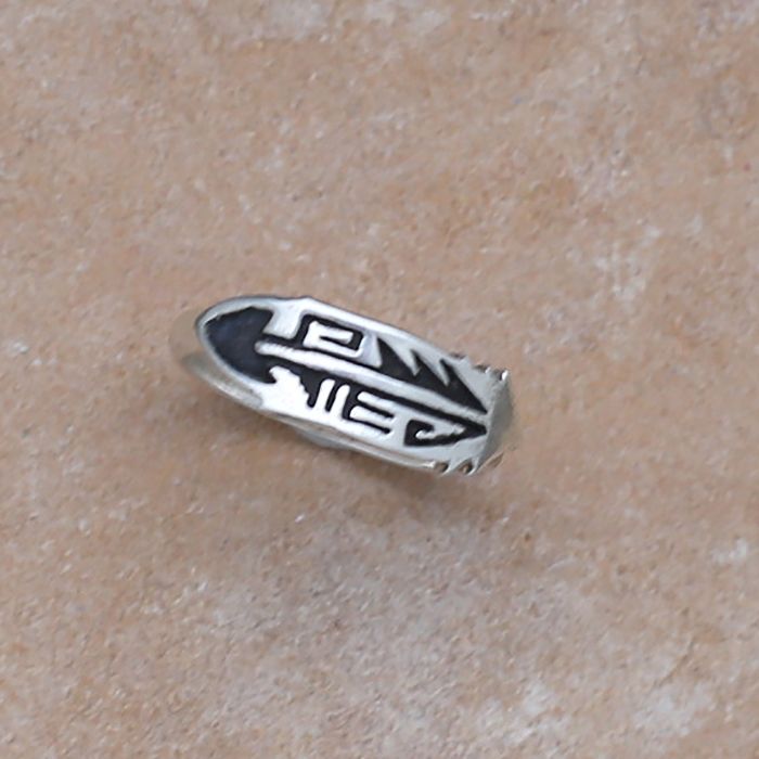 Thin feather ring w/overlay design