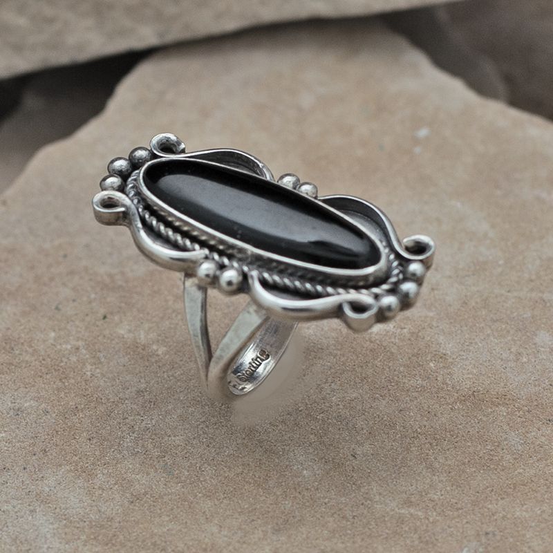 Elongated black onyx ring w/ curved setting, Ring Size: Bil881