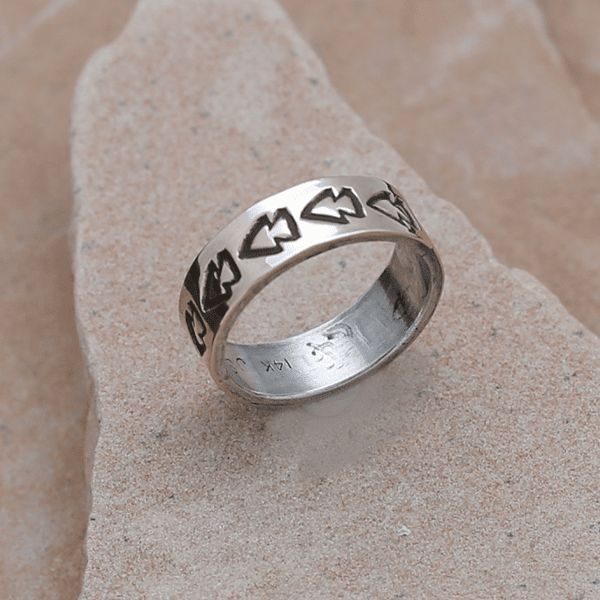 Arrow head band ring with 14kt gold overlay, Ring Size: Vintage130