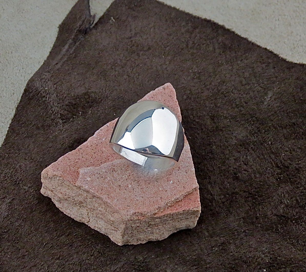 Plain sterling silver dome style ring, Color: Bil114