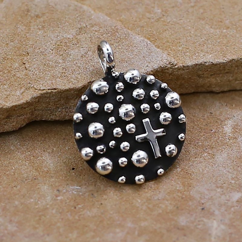 Round pendant w/ Rain Drop design
