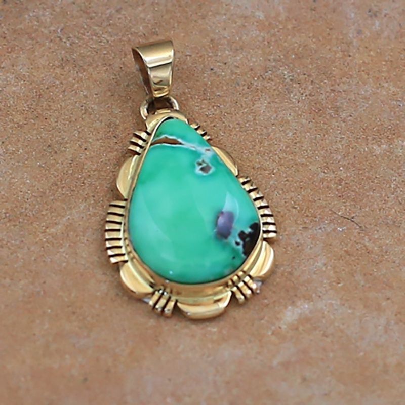 14kt Tear drop shaped pendant - Carico Lake