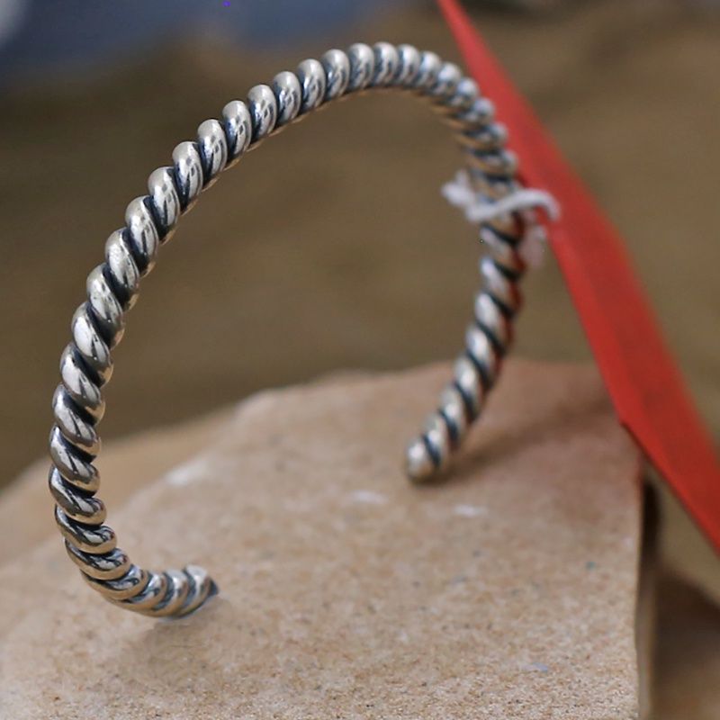 Pawn Jewelry- Thin twist wire bracelet