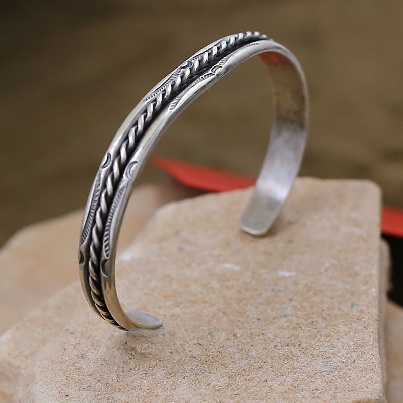 Pawn Jewelry- 1980&#39;s 1/2 round &amp; twist wire bracelet