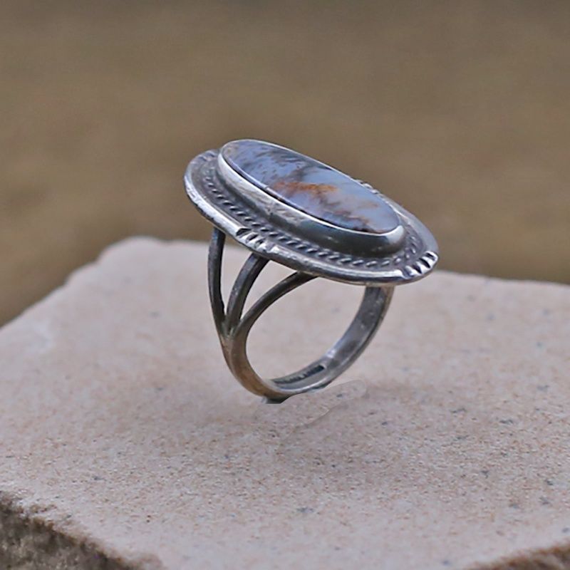 Vintage Navajo oval ring w/petrified wood