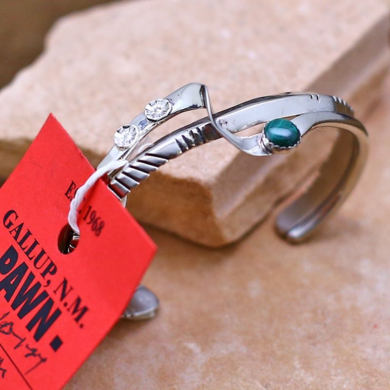 Pawn Jewelry-Narrow Navajo bracelet w/ malachite