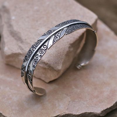 Contemporary feather bracelet