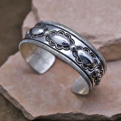 1&quot; Navajo bracelet w/ unique design