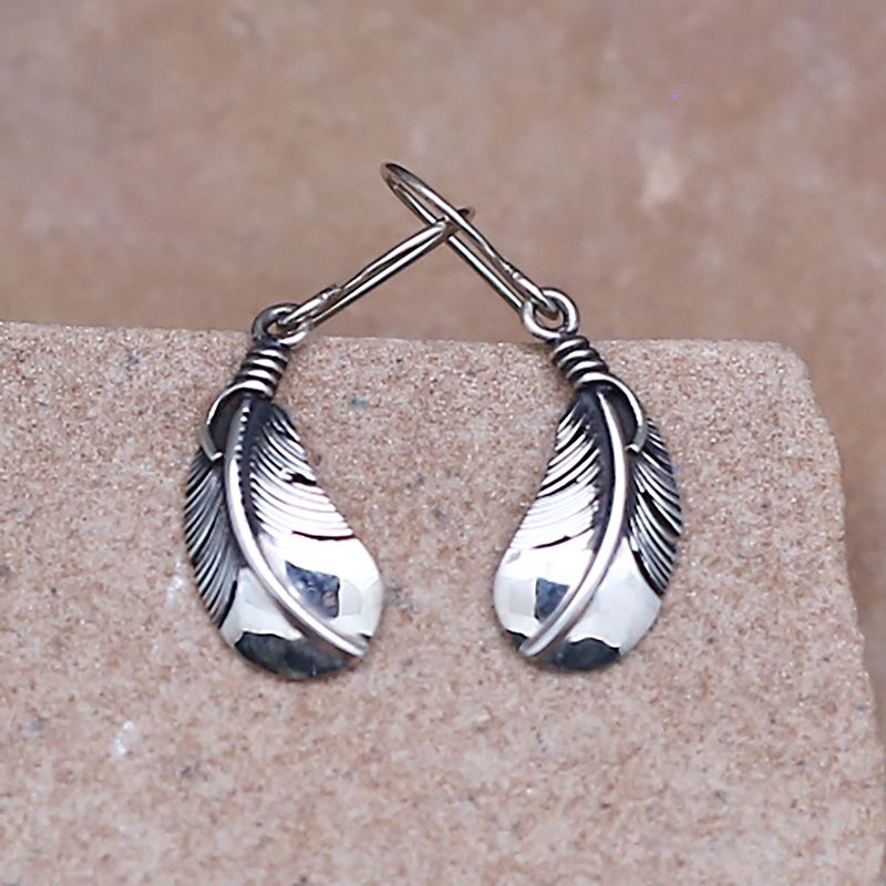 Curved dangle feather earrings