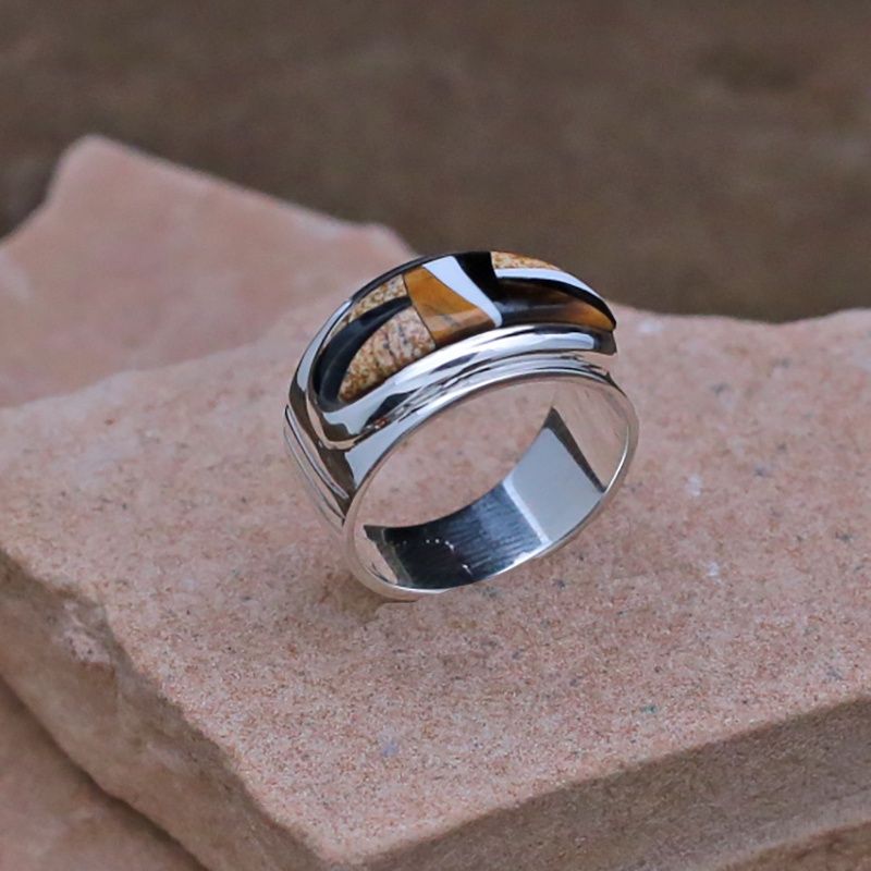 Contemporary Navajo ring w/ oval inlay