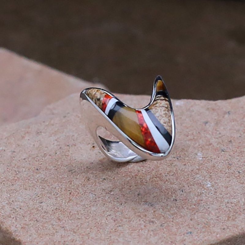Contemporary Navajo &quot;V&quot; shaped ring