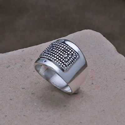 Wide band w/ rectangular rope pattern