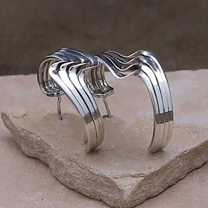 Contemporary twist wire 1/2 hoop earrings