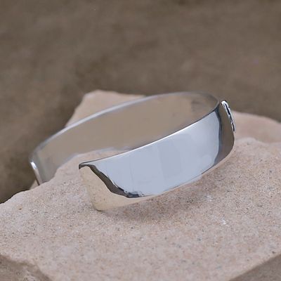 Basket weave design cuff w/ smooth accents