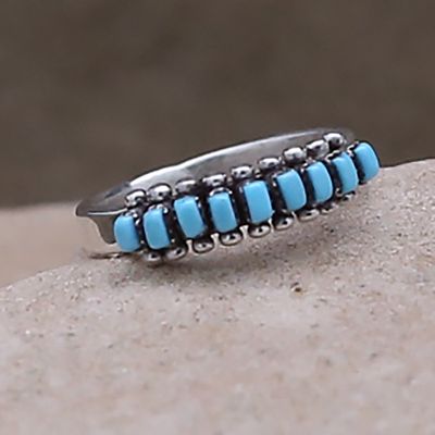 Thin single row needle point Zuni ring