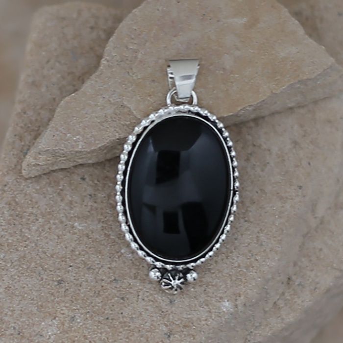 Navajo oval onyx pendant