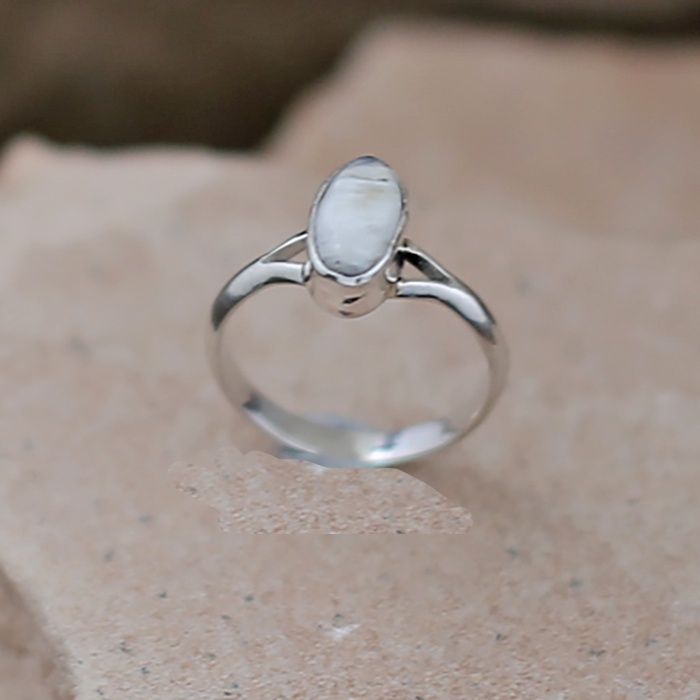 Tiny Navajo ring-White Buffalo stone