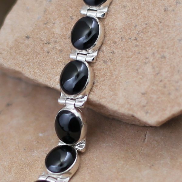 Oval stone link bracelet w/black jade