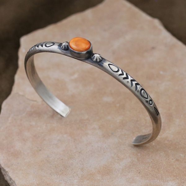 Thin bracelet w/ Orange spiny oyster shell
