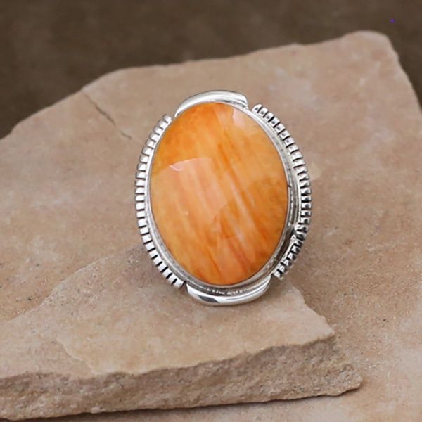 Oval orange spiny oyster shell ring