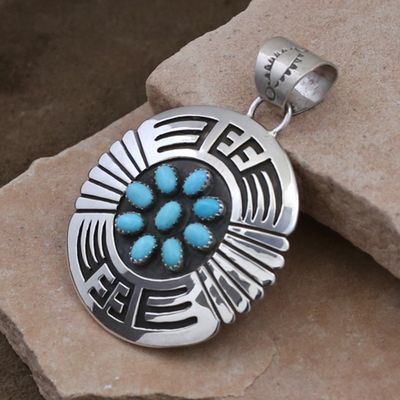 Navajo pendant by artist Rosco Scott