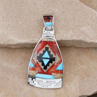 Large rug pattern design pendant w/ silver carved end