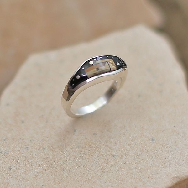 Thin tapered ring w/adobe pueblo inlay