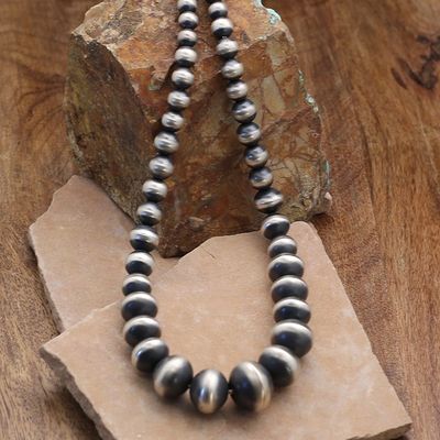 Graduated Navajo pearls w/8 sizes beads