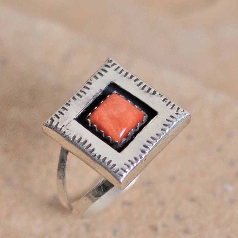 Square mount ring w/ split wire shank