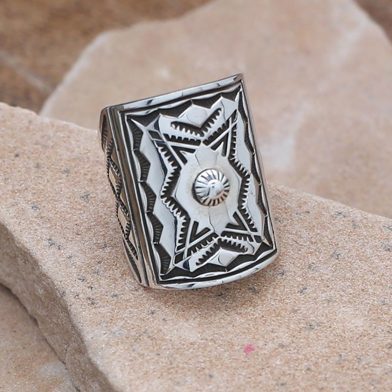Curved rectangular silver ring, Ring Size: BIL820