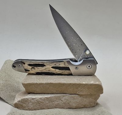 Cholla &amp; black resin inlay folding knife-Damascus