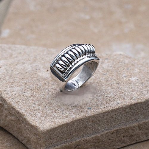 Tom Charley style single row ring, Ring Size: BIL519