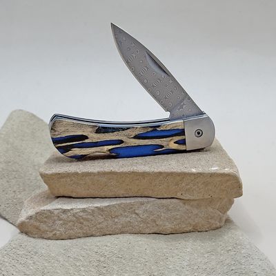 Cholla wood pocket knife w/ blue resign inlay-Damascus blade