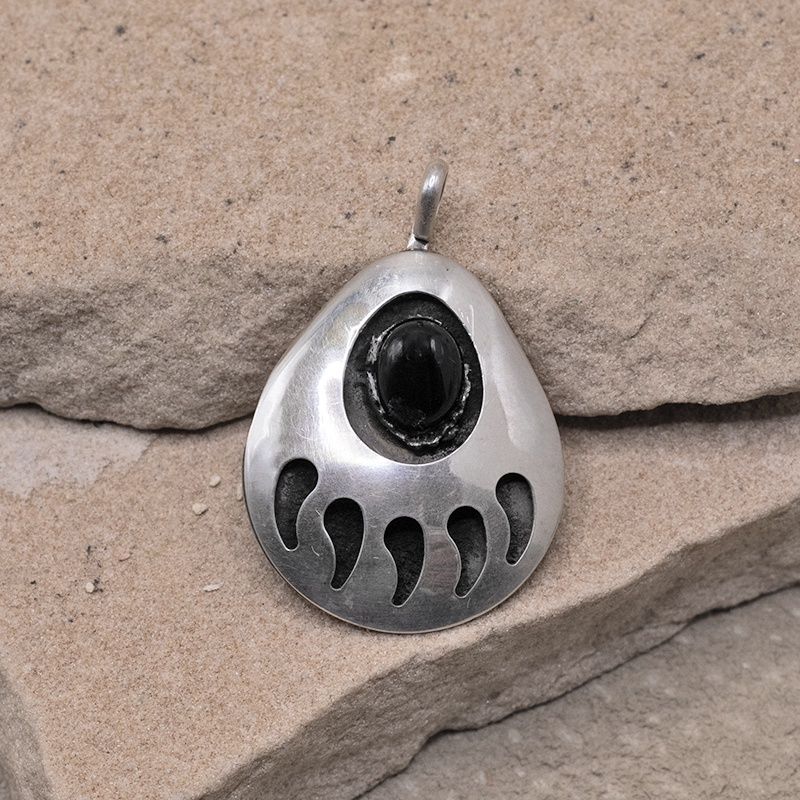 Bearclaw Pendant with Onyx  Stone