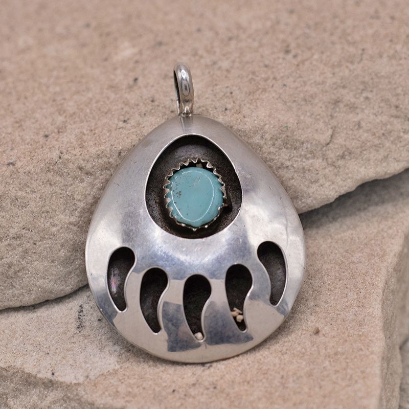 Bearclaw Pendant with Turquoise Stone
