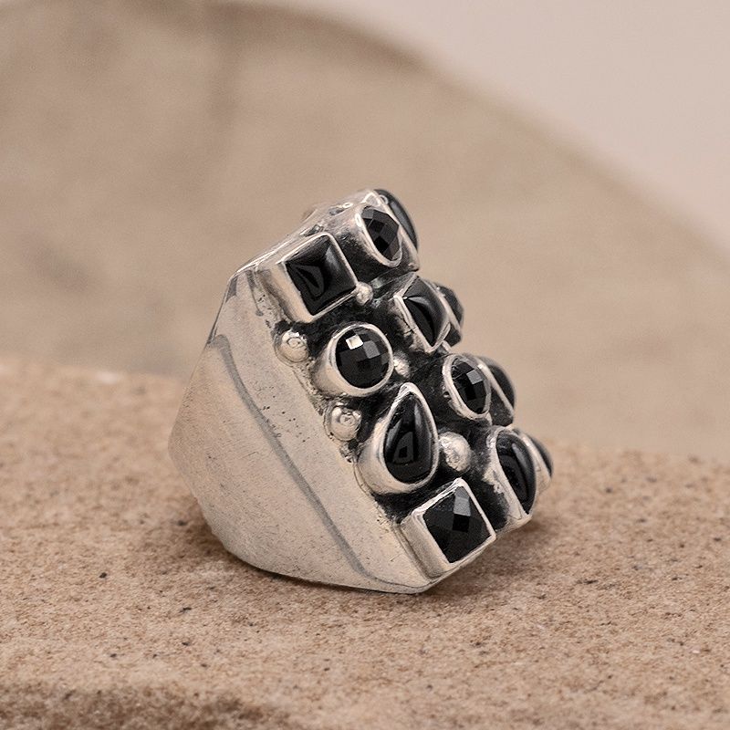 Faceted stone ring w/black onyx