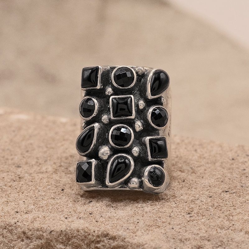 Faceted stone ring w/black onyx