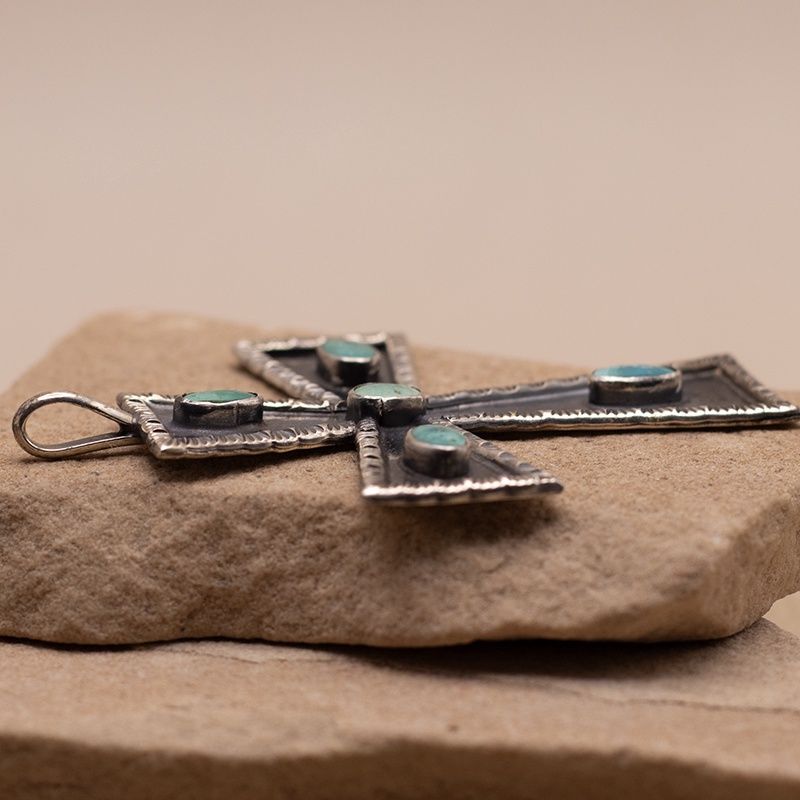 Large Pawn Cross with 5 Stones
