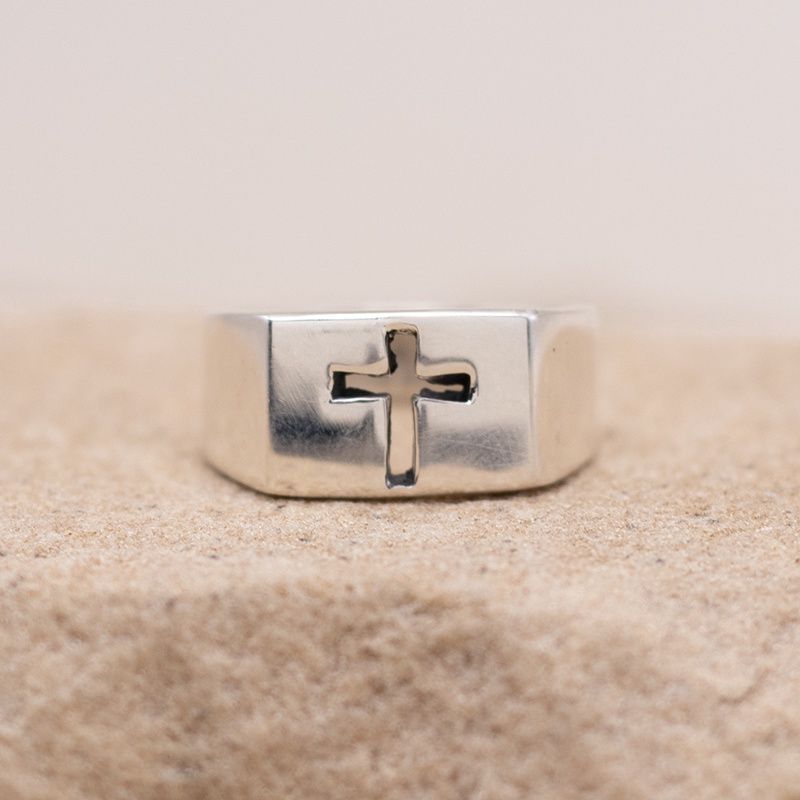Small Cut Out Design Cross Ring
