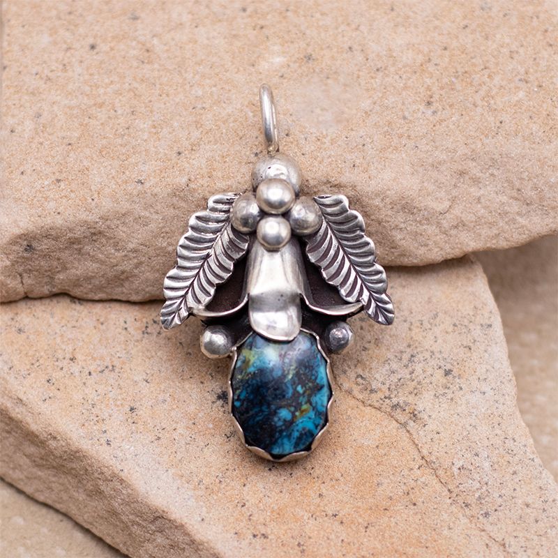 Single Stone Turquoise Pendant with Leaf Details